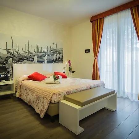 Отель Venezia Каорле