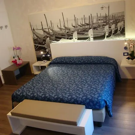 Venezia 3* קאורלה